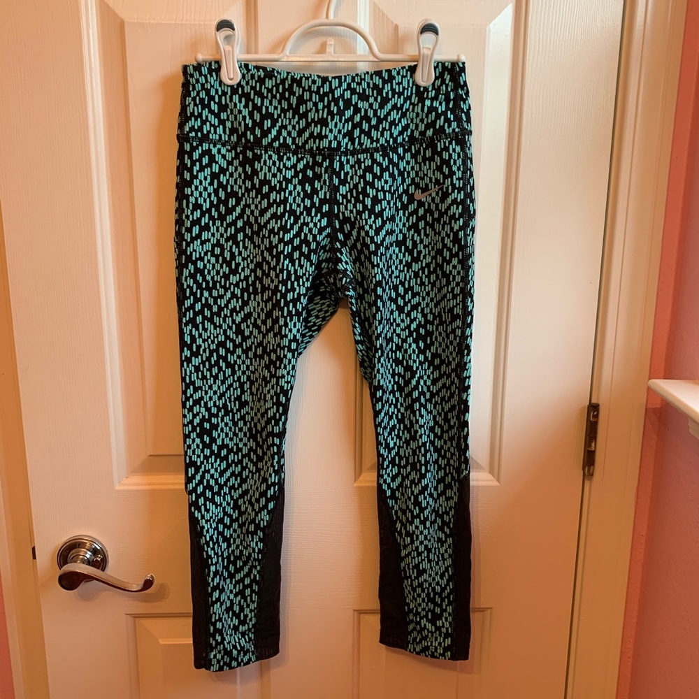 Nike Women’s Cropped Leggings